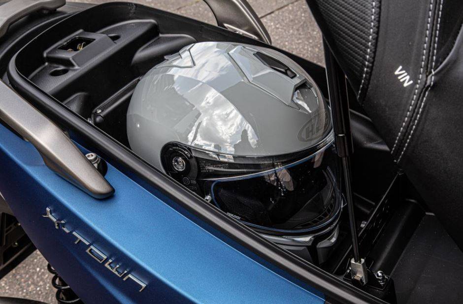 X-TOWN CITY 125 coffre selle