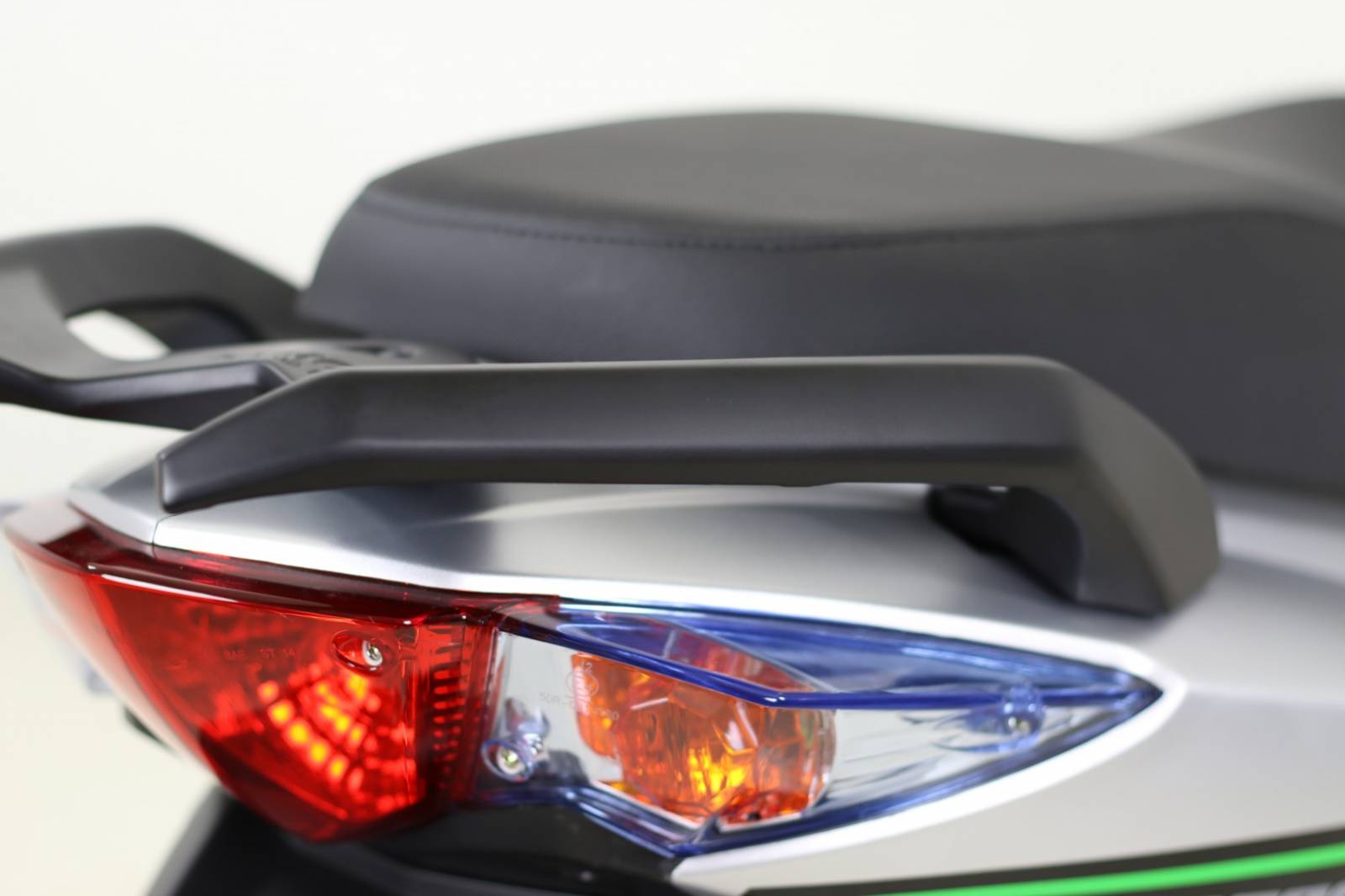 Scooter KYMCO AGILITY 50 NAKED RENOUVO : phare arrière