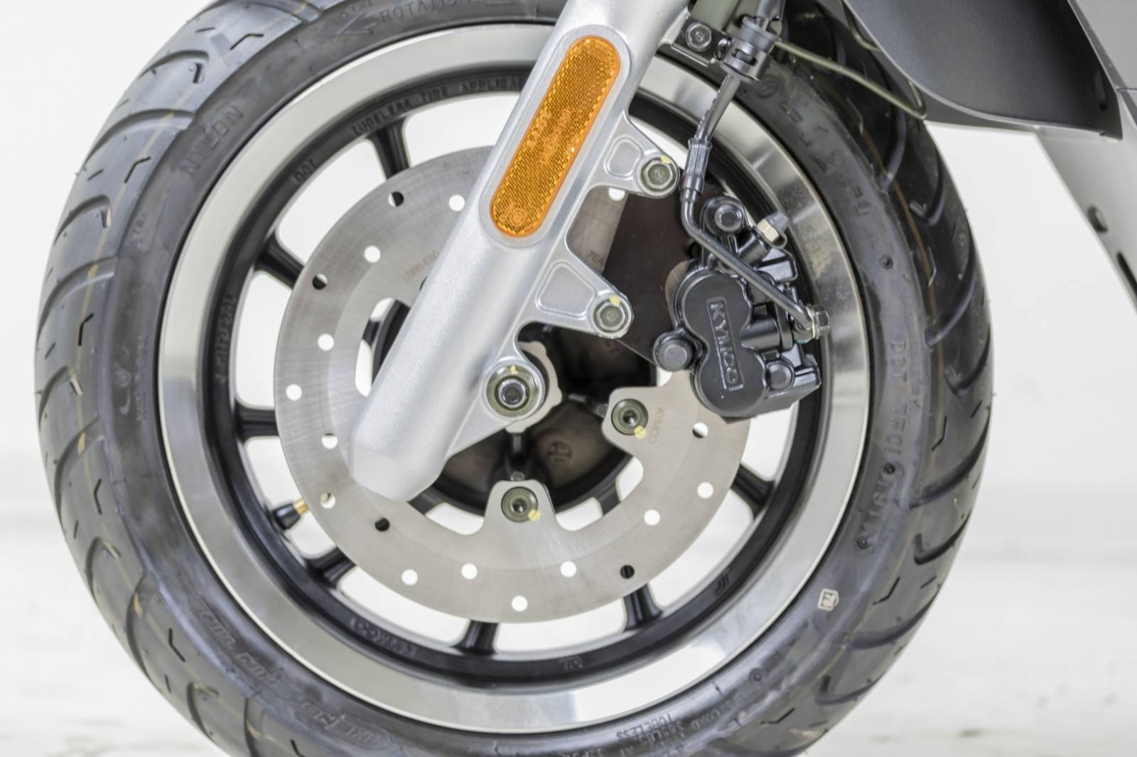 Scooter KYMCO NEW LIKE 50 : roue / amortisseurs / jantes