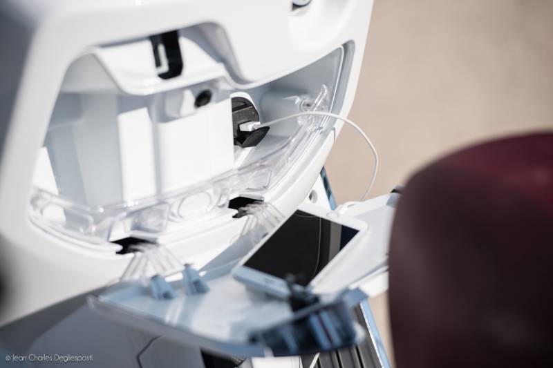 Scooter KYMCO NEW LIKE 125 : boîte à gants + prise USB