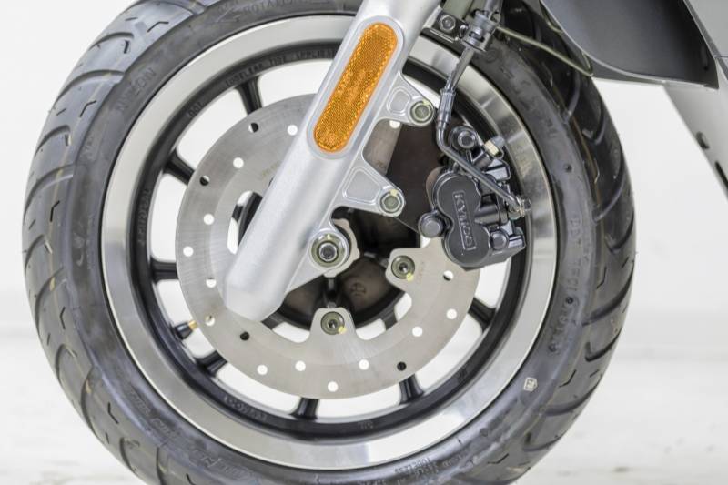 Scooter KYMCO NEW LIKE 50 : roue / amortisseurs / jantes